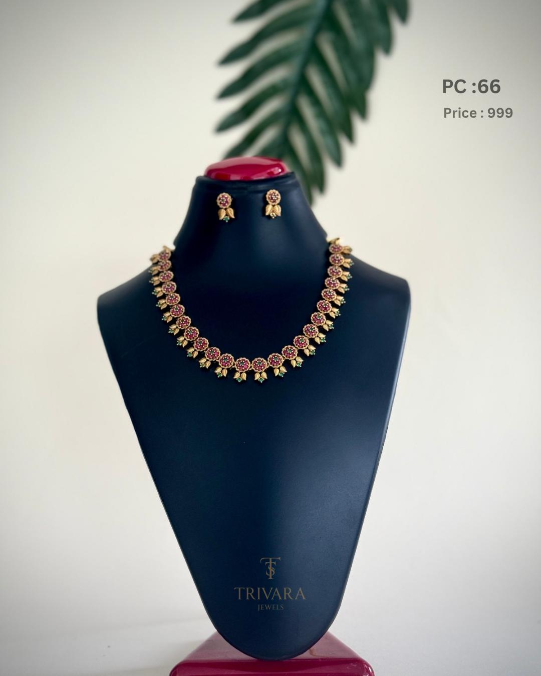 AD kriti neck chain