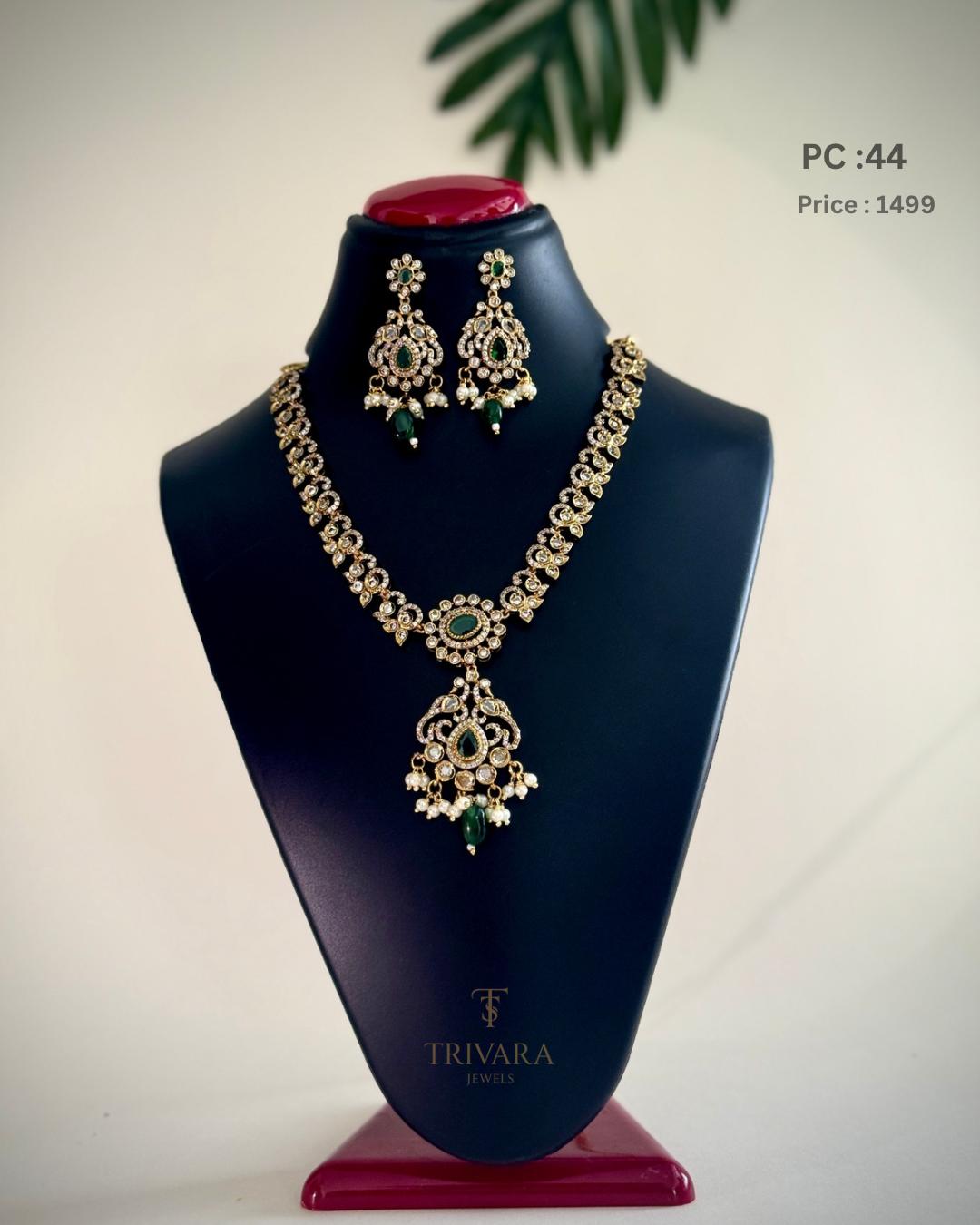 Kanmani noir necklace