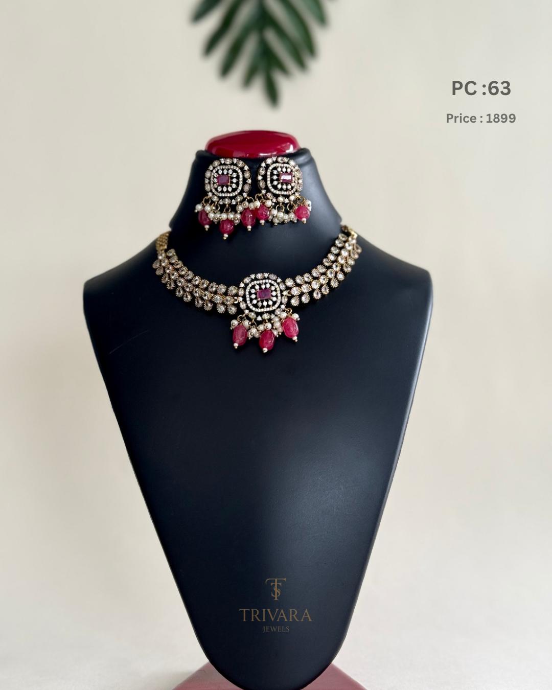 Ad stoned gold choker