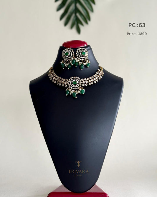 Ad stoned gold choker