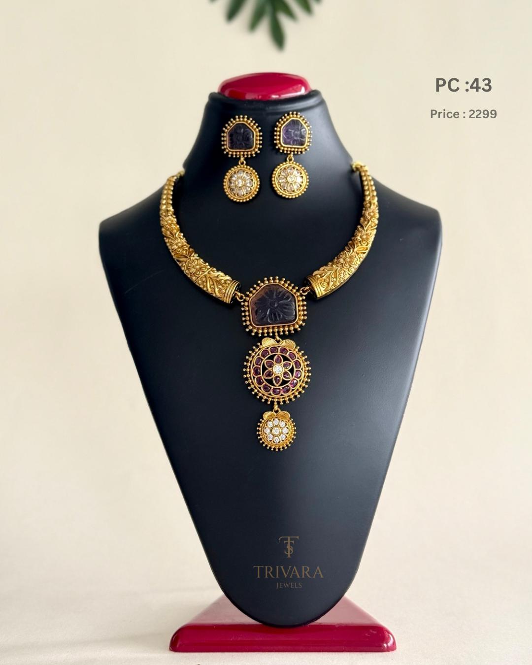 Rupika hasli neck chain