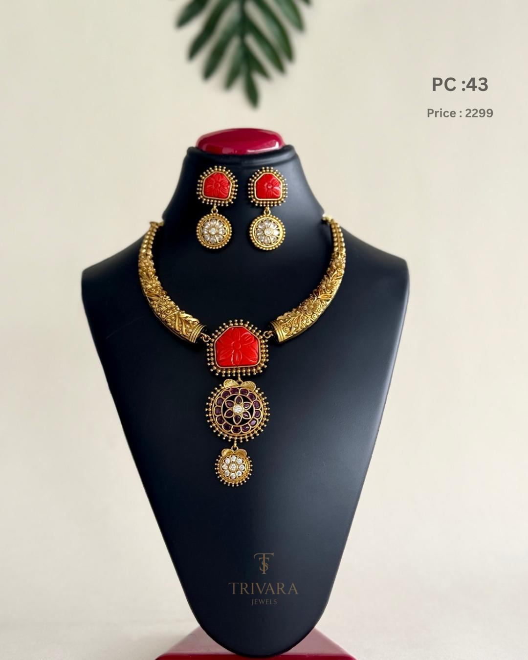 Rupika hasli neck chain