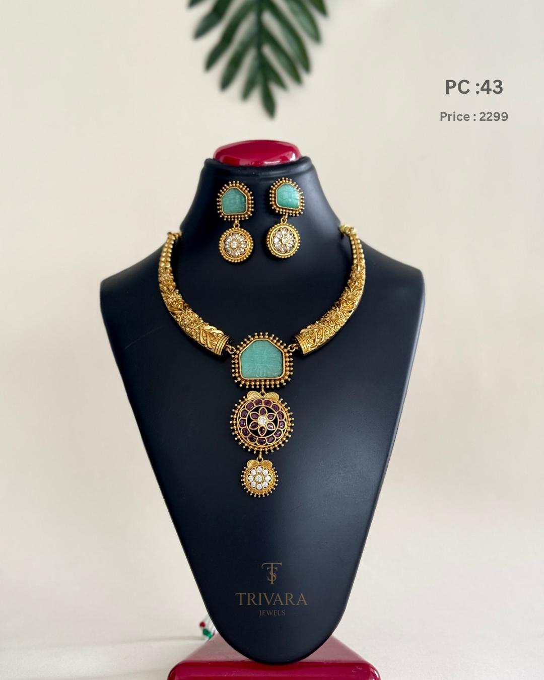 Rupika hasli neck chain