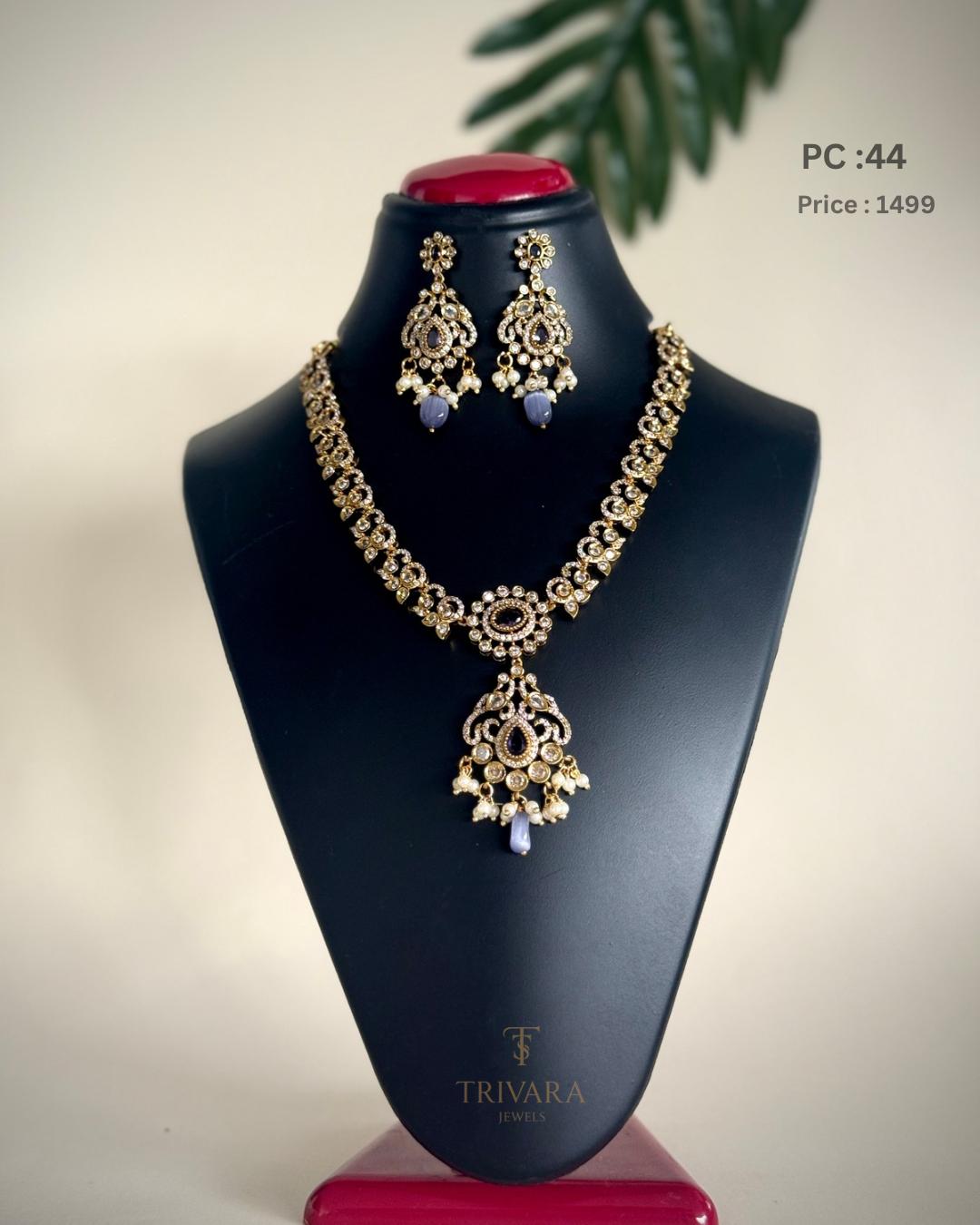 Kanmani noir necklace